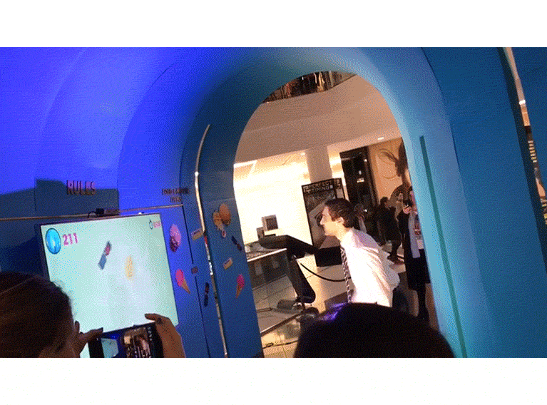 Le Mall – Loyalty Program Gamified Through A Kinect Game